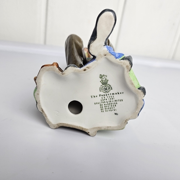 Puppetmaker HN2253 – Royal Doulton Figurine - Picture 7 of 9